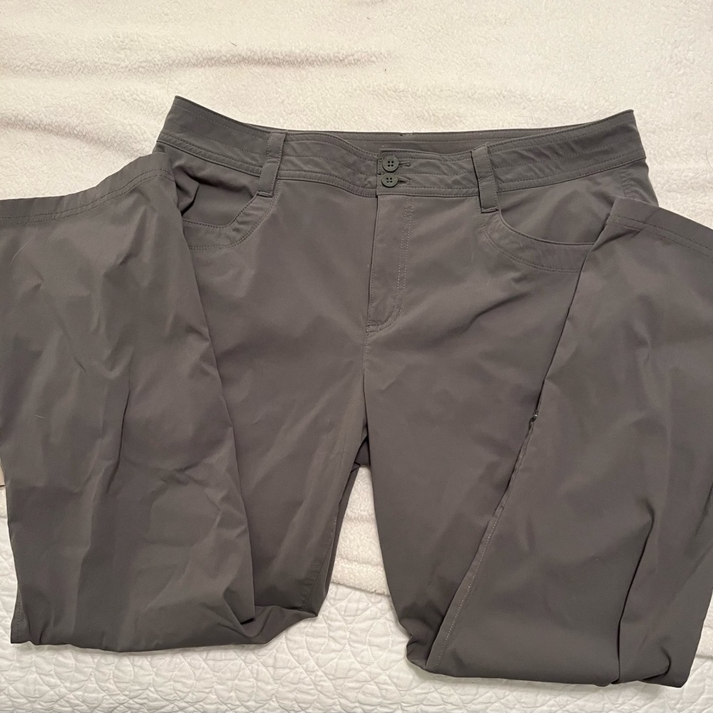 Eddie Bauer Horizon Roll-Up pants, may run small, measurements shown